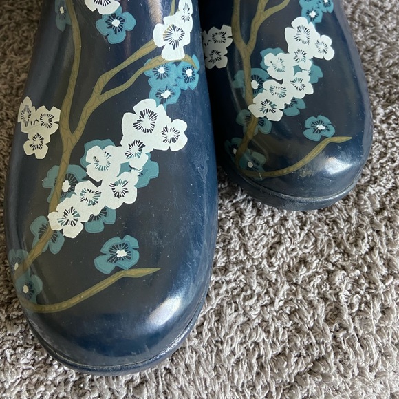 Hunter Refined Blossom Print Tall Gloss Boot, Size 7 - Picture 9 of 9